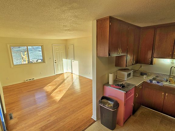 2nd image of 2022 Taylor Dr