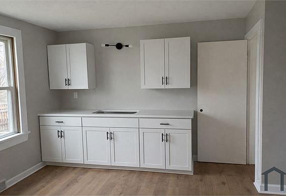 3rd image of 4740 Burleigh Rd