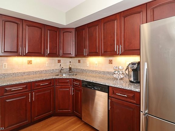 3rd image of 266 Clarken Dr