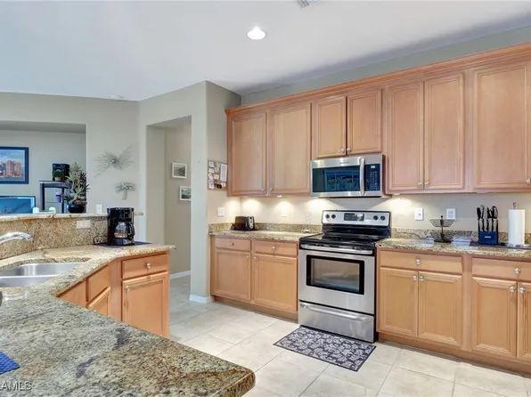 8040 Liriope Loop, Lehigh Acres, FL 33972