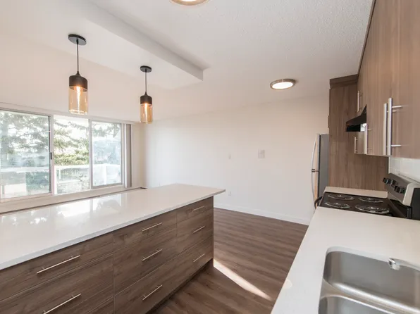 Yarmouth Apartments, 2109 17th St SW, Calgary, AB T2T 4M5