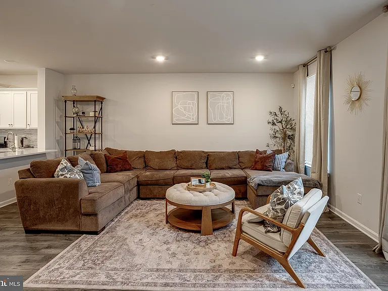 104 Levis Dr — Photo 9