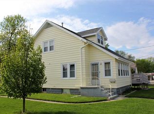 114 N Main St, Traer, IA 50675