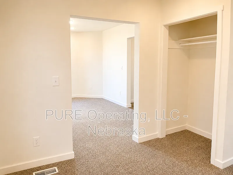 4 bed, 2.0 bath, 1100 sqft, $1,700 — Photo 4