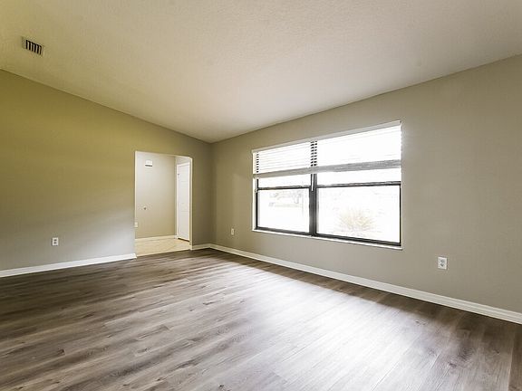 3rd image of 336 Shorewood Dr