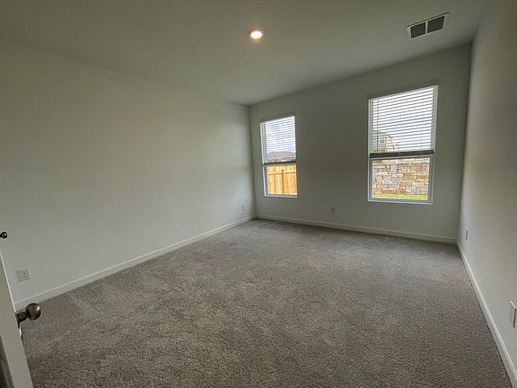 4th image of 393 Sormonne Loop