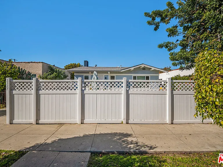 2227 Alsace Ave — Photo 3