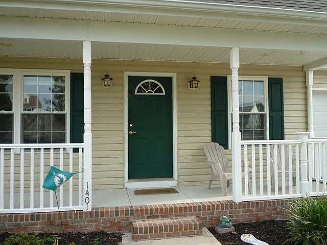 2nd image of 1401 Chateau Dr