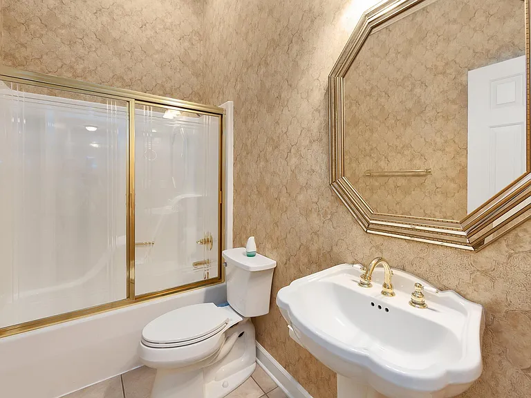 108 Barrett Pl — Photo 18