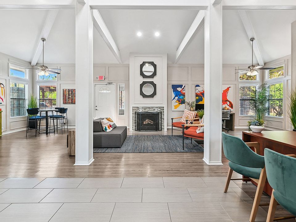 Leasing Office and Resident Lounge