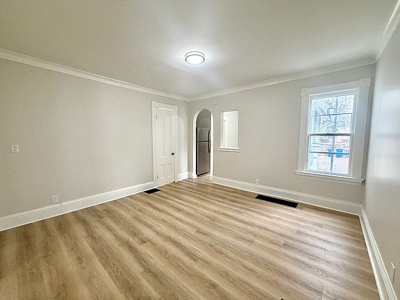 4th image of 501 Averill Ave #2