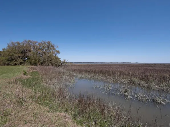 21 Hopkins Place Dr, Edisto Island, SC 29438