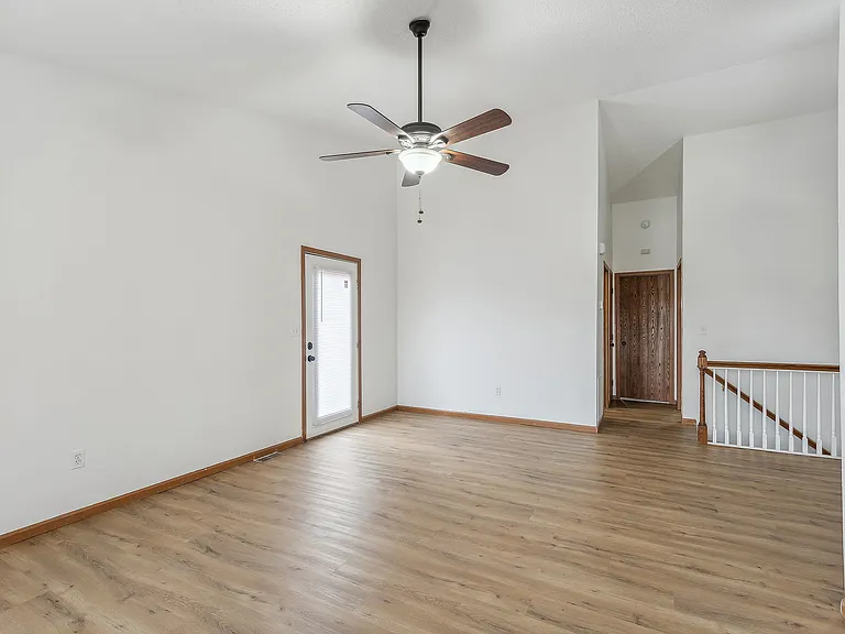 ReNew Edwardsville Apartment Collection — Photo 6