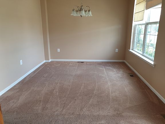 Dining Room (11'x12'6")