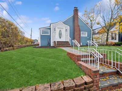 12 HewLett Point Avenue, East Rockaway, NY, 11518