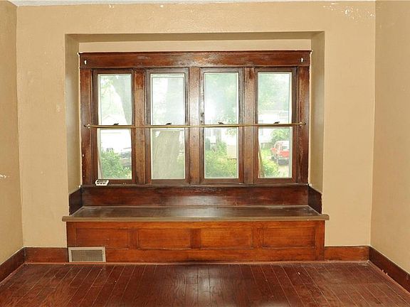 5th image of 413 E Marion St