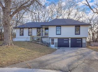 8012 Sunset Cir, Grandview, MO 64030