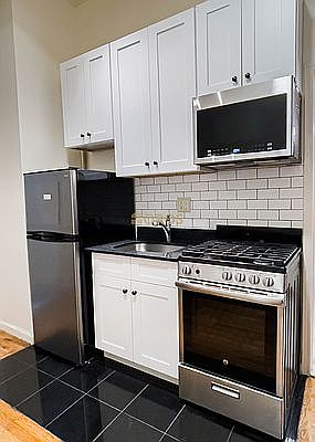 4th image of 283 E 7th St #1CC