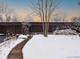 426 Kingsway Dr, Aurora, IL