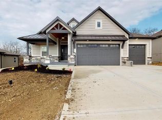 2808 SW Hearthstone Pl, Lees Summit, MO 64082