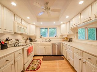 1393 Ambridge Rd, Dayton, OH 45459