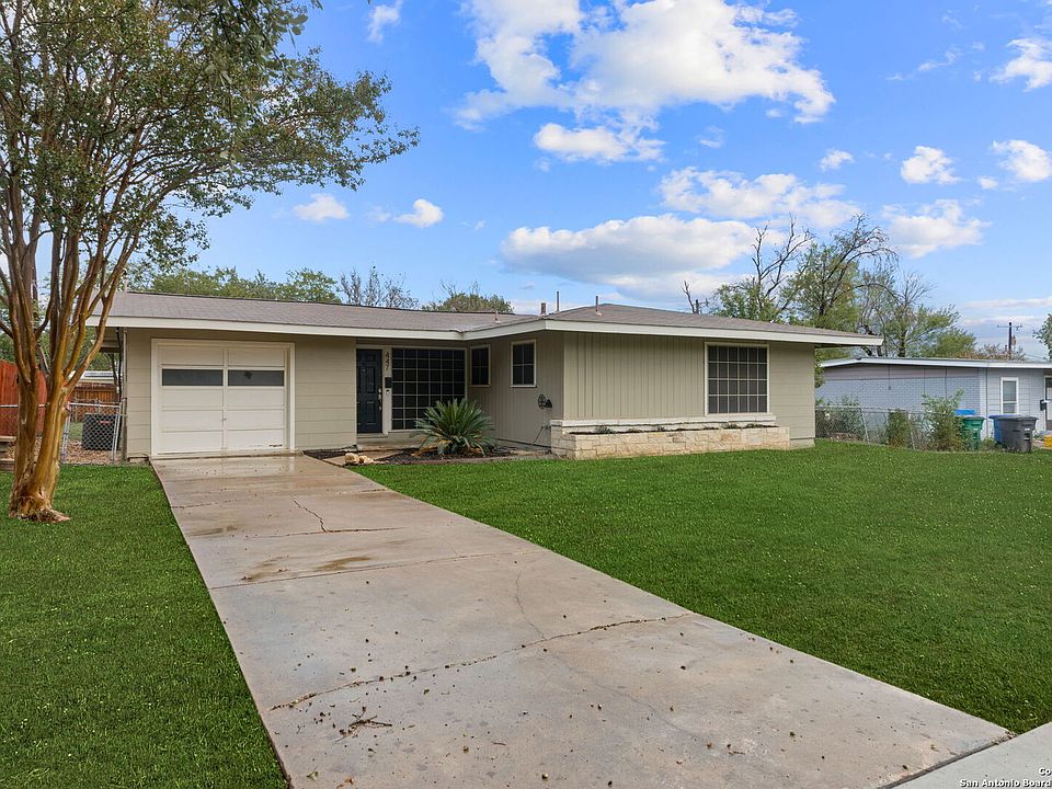 1st image of 447 Sandalwood Ln