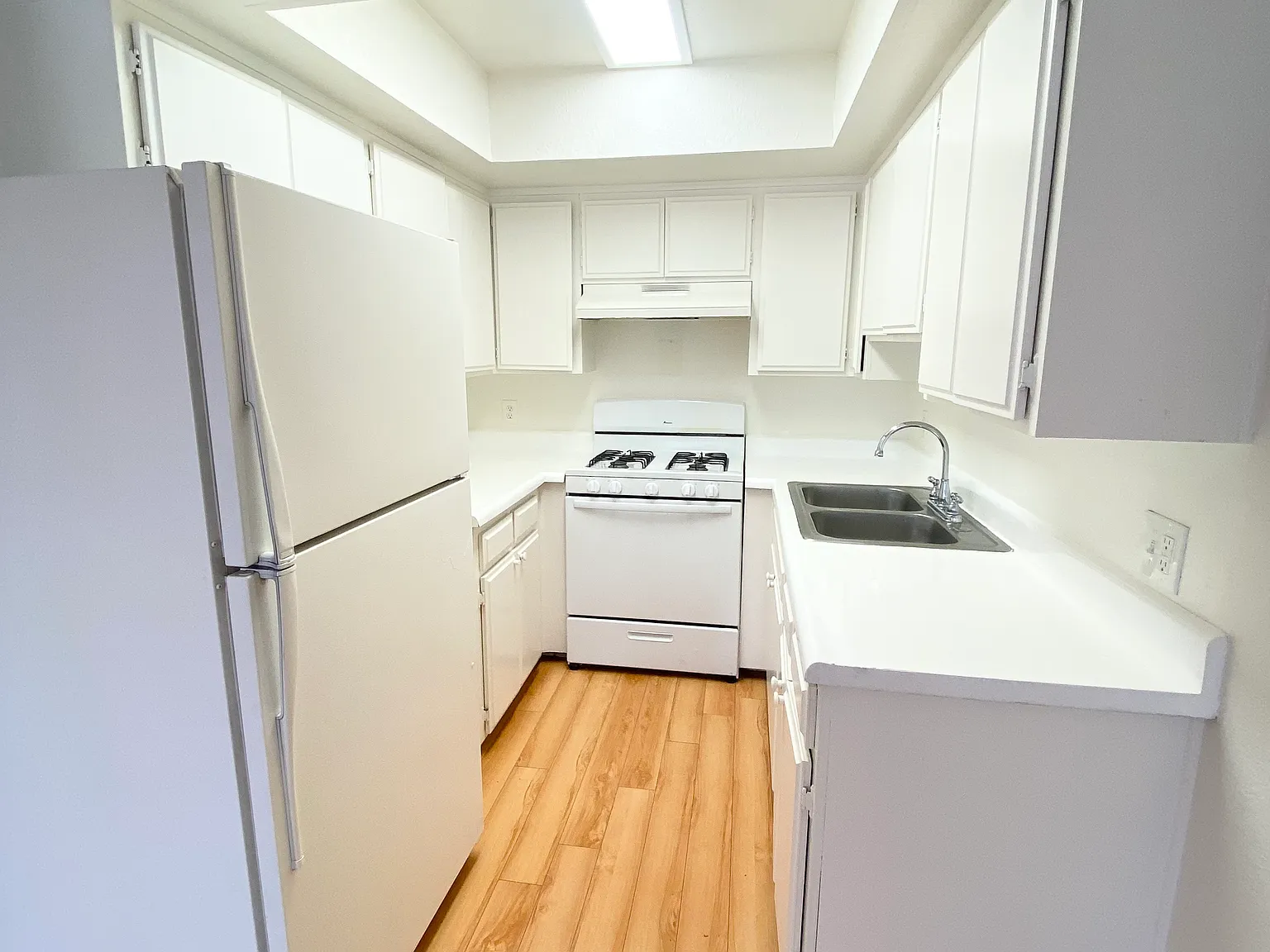 3 bed, $3,500 — Photo 3