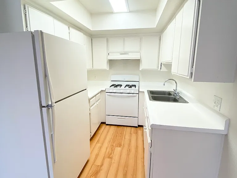 158 N Normandie Ave #201 — Photo 3