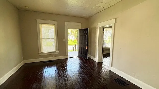 4 bed, 1.5 bath, 1904 sqft, $1,585 — Photo 4
