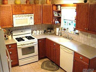 3rd image of 2469 Loft Ave