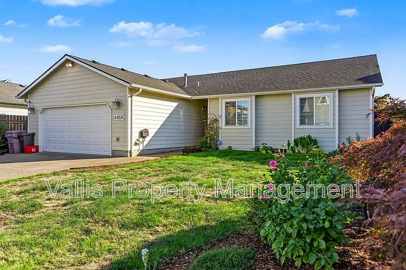 3 bed, 2.0 bath, 1464 sqft, $2,400 — Photo 2