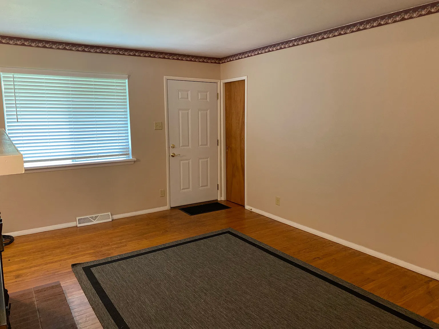 2 bed, 800 sqft, $1,200 — Photo 3