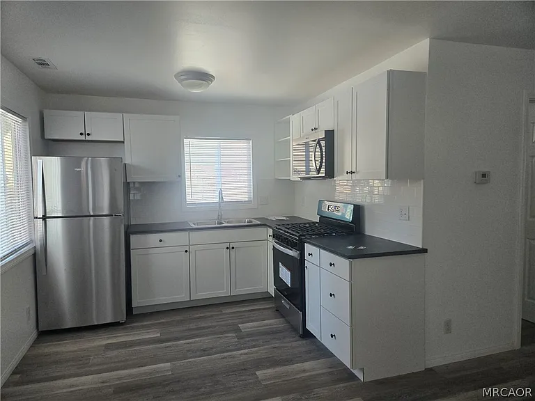 308 E Sherwood Blvd — Photo 3