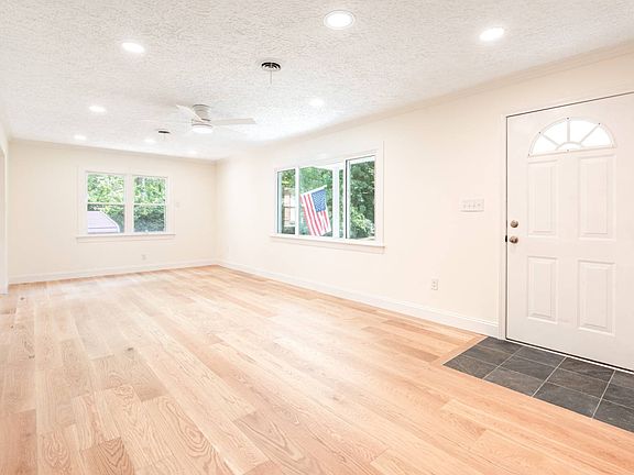 3rd image of 193 Hickory Rd