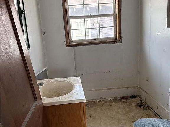5th image of 512 N Bradley St
