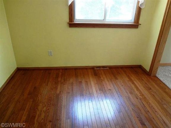 5th image of 15 E Jefferson St