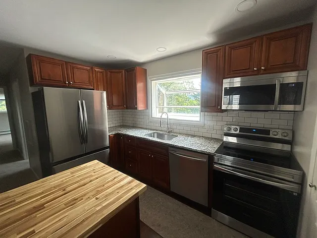 120 Nichols St #120 — Photo 1