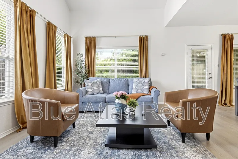 3 bed, 3.0 bath, 1404 sqft, $2,495 — Photo 2