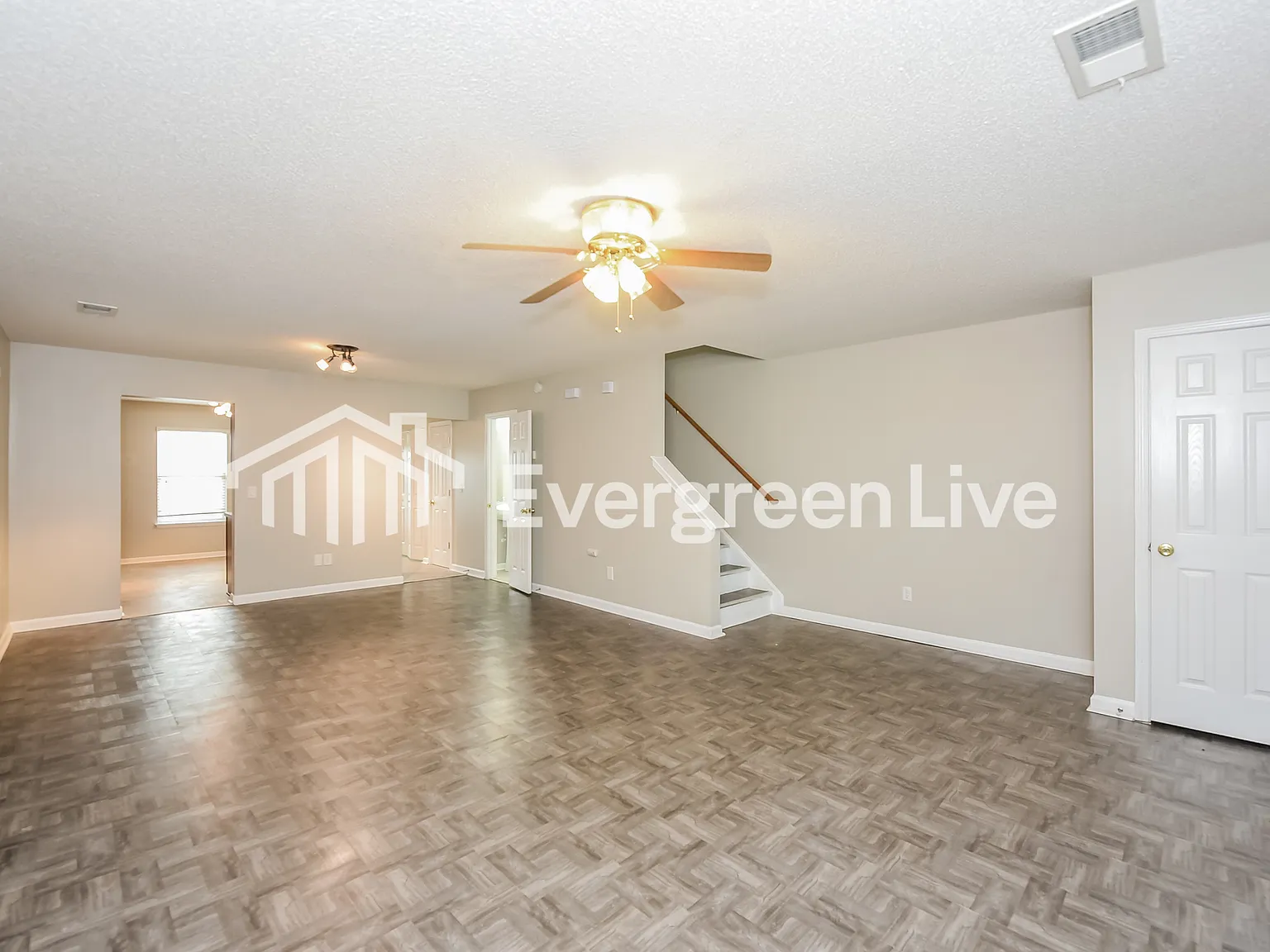 3 bed, 2.5 bath, 1440 sqft, $1,645 — Photo 3