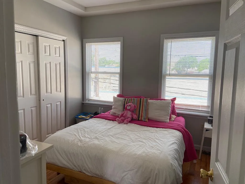 560 Forest St — Photo 3