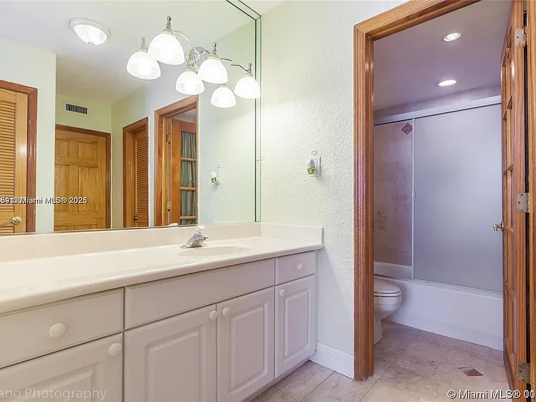 9225 Collins Ave #1006 — Photo 10