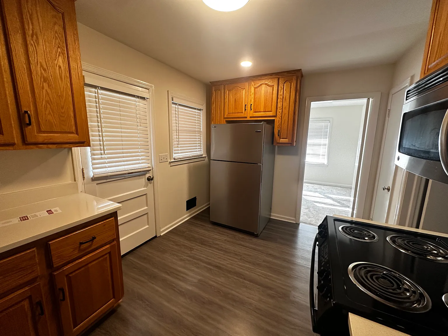 3 bed, 1090 sqft, $1,800 — Photo 3