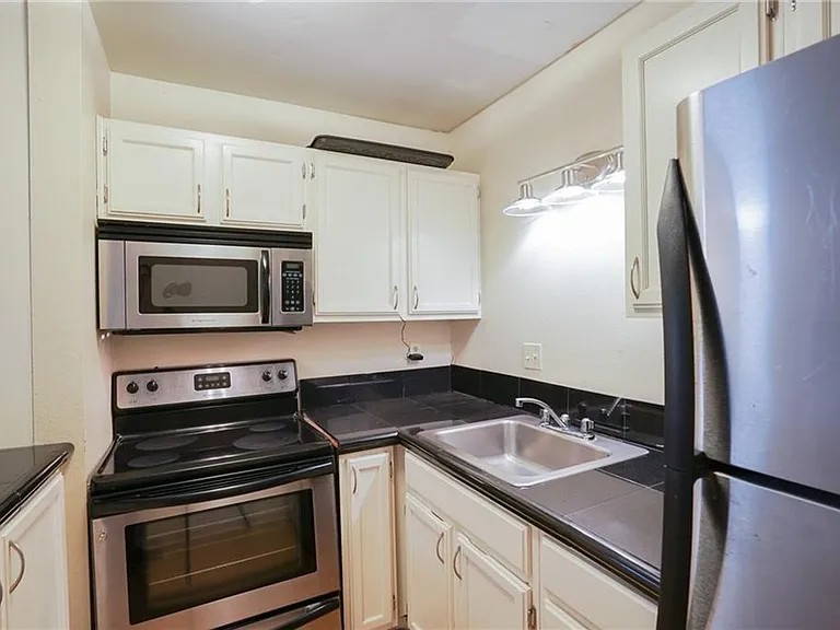 1000 W 26th St #103 — Photo 6