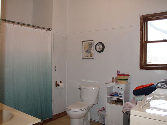 4th image of 40853 52nd Ave