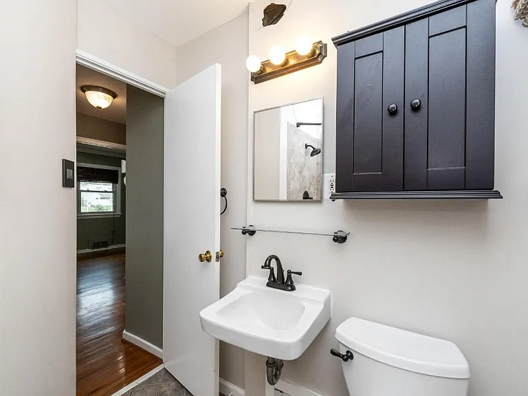 6814 Duke Dr — Photo 7