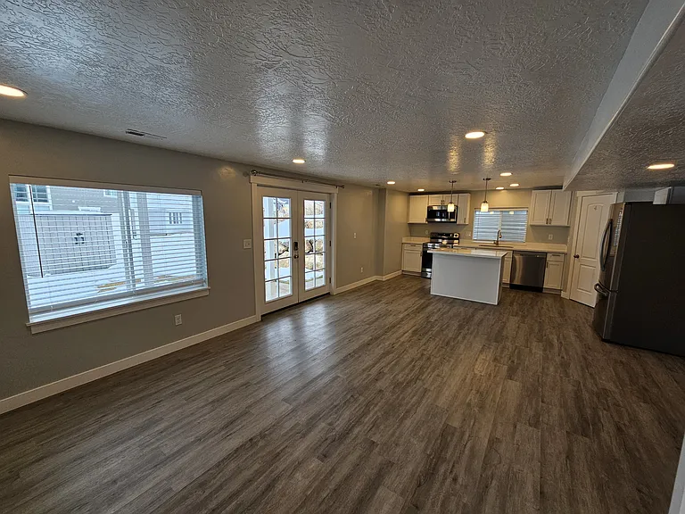439 E Hill View Dr — Photo 62