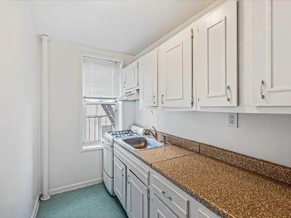 67-25 Dartmouth Street image 5 of 12