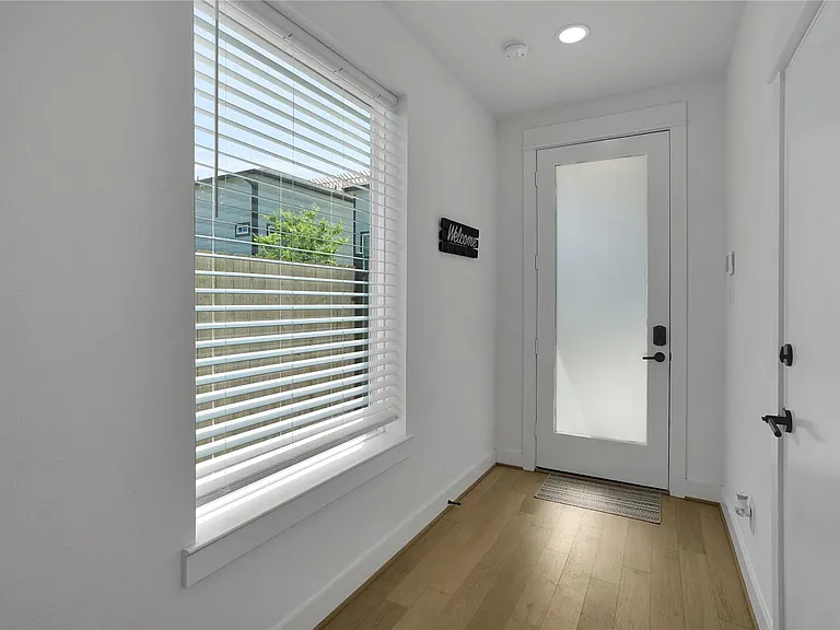 2711 Rosalie St — Photo 4