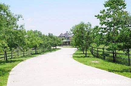 Drive to the main house