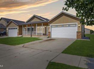 809 40th St E, Williston, ND 58801